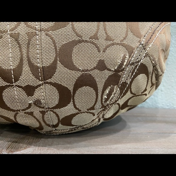 Authentic Signature Coach Canvas Handbag - Picture 5 of 9